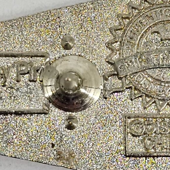 DISNEY Pin Trading ~ WDW Blue Pendant 2/5 ~ 2010 ~ Hidden Mickey - Picture 10 of 11